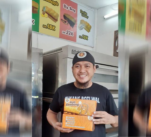 M. Rasyid pemilik toko roti merek Gembong Wal di Kaltim. dok