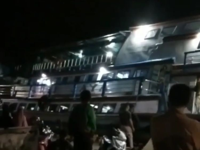 KM Arif Jaya Oleng Dihantam Gelombang Saat Hendak Sandar di Teluk Batang (26213)