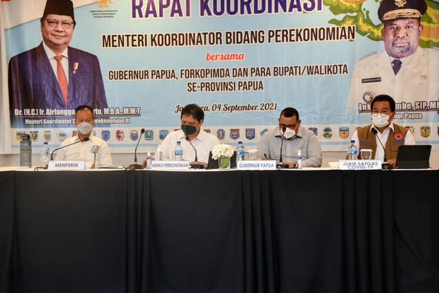 Menko Perekonomian Airlangga Hartarto meminta rapat evaluasi kinerja KPCPEN di Papua. Foto: Kemenko Perekonomian