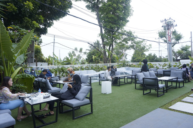 Pilihan tempat outdoor di Cafe Kiyo, Rabu (1/9/2021) | Foto: Fernanda/Lampung Geh