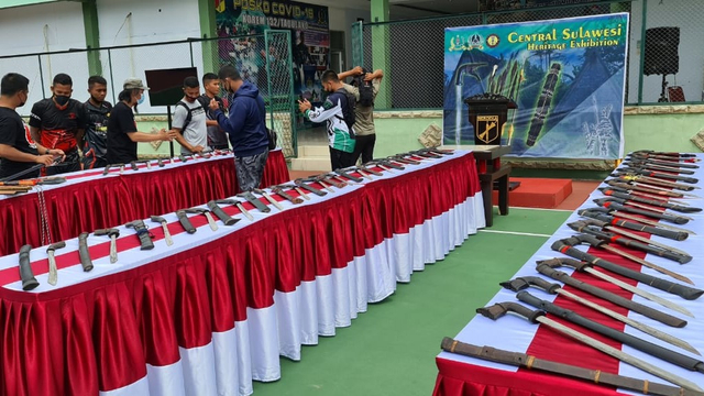 Melestarikan Budaya, Korem 132 Tadulako Pamerkan Senjata Tradisional Sulteng (64523)