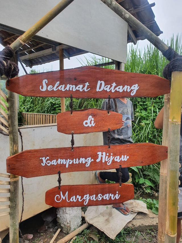 Mahasiswa IPB University Bantu Wujudkan Kampung Hijau di Margasari, Cisayong, Tasikmalaya