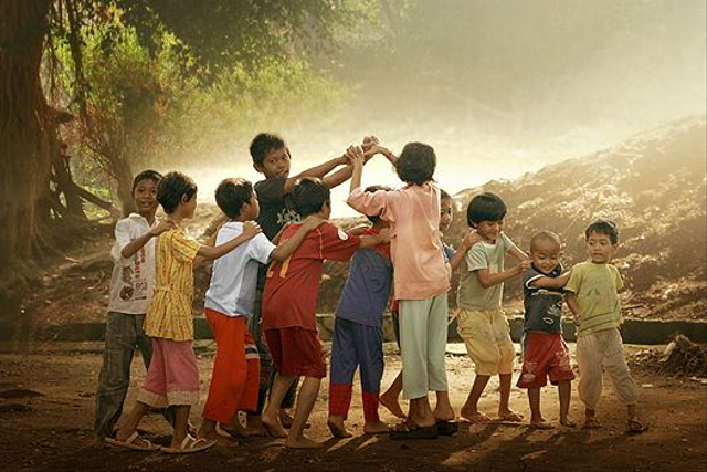 Permainan tradisional berkembang dalam setiap daerah di Indonesia. Foto: Freepik