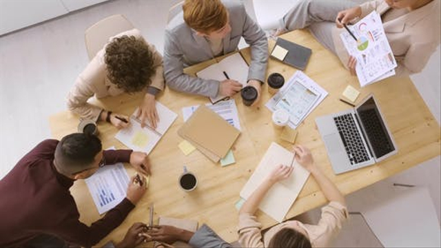 Manfaat dari Musyawarah dan Cara Melakukannya yang Benar | kumparan.com