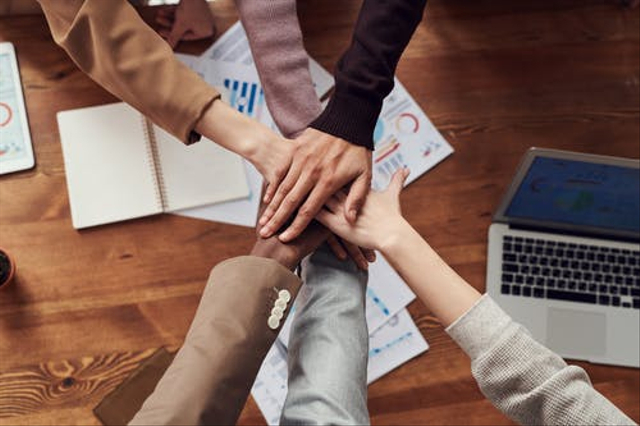 Contoh pelaksnaaan bunyi sila ketiga Panacsila. Foto: dok. https://www.pexels.com/