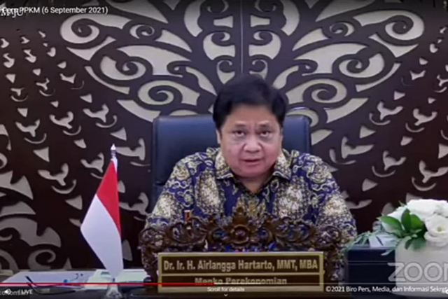 Menko Bidang Perekonomian Airlangga Hartato saat mengumumkan perpanjangan PPKM di luar Jawa-Bali, Senin (6/9) | Foto : Ist