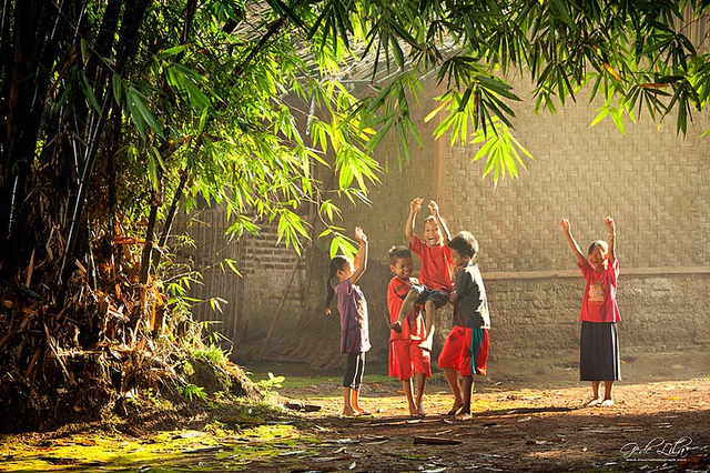 Ilustrasi permainan tradisional. Foto: Flickr