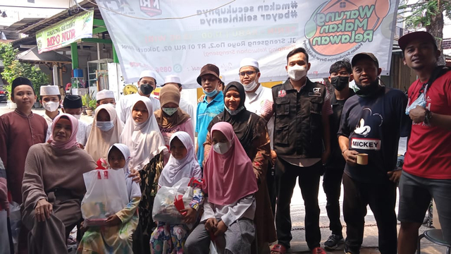 Foto Bersama MRI Jakarta Barat dan Anak-Anak Yatim di WMR (Dok: ACT Jakarta Barat: