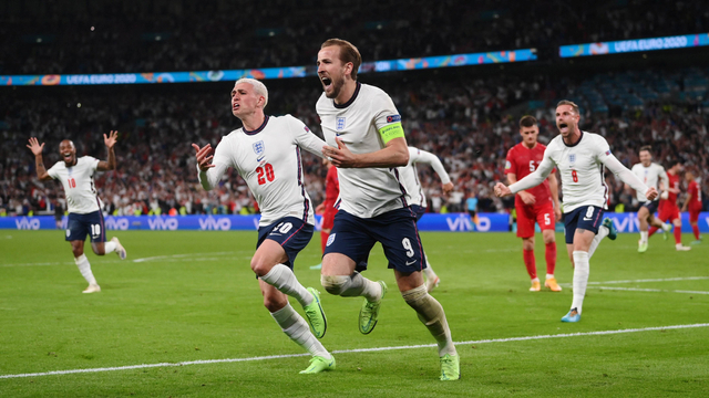 Selebrasi pemain Inggris Harry Kane usai mencetak gol ke gawang Denmark pada pertandingan semi final Euro 2020 di Stadion Wembley, London, Inggris. Foto: Laurence Griffiths/REUTERS