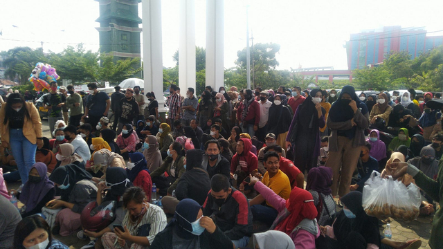 Kerumunan terjadi di Masjid Al-Furqon Kota Bandar Lampung. | Foto: Ist