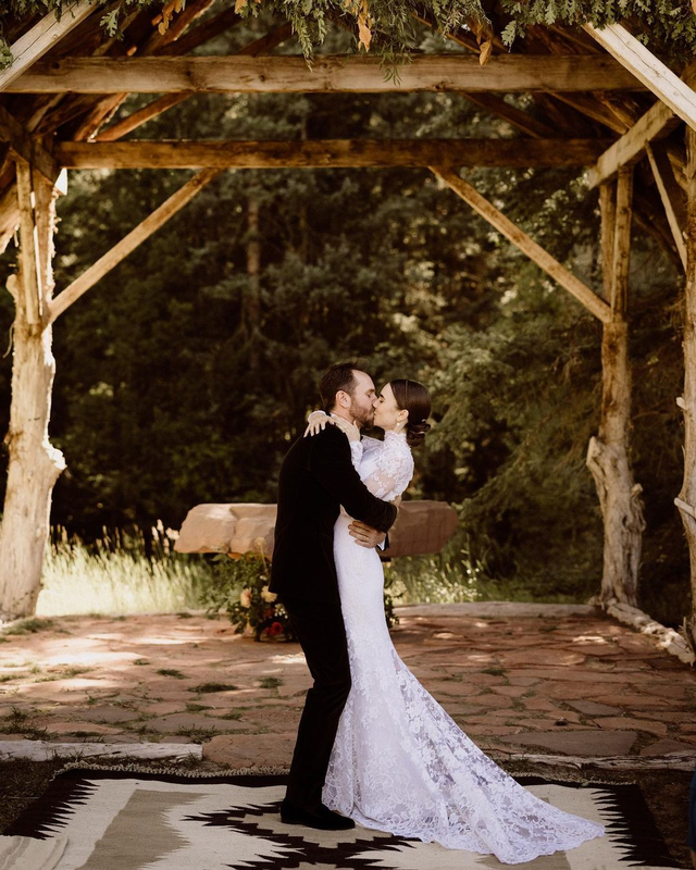 Lily Collins dan Charlie McDowell menikah Foto: Instagram @lilyjcollins