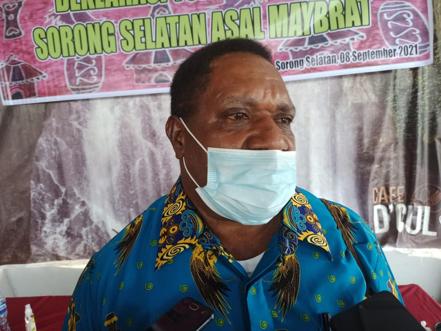 Ketua LMA Maybrat Berlinang Air Mata Mengutuk Serangan terhadap TNI (250373)