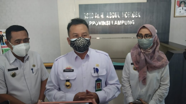 Direktur Utama RSUD Abdul Moeloek Lukman Pura saat diwawancarai awak media massa, Rabu (8/9). | Foto: Bella Sardio/ Lampung Geh