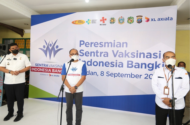 Wali Kota Medan, Muhammad Bobby Afif Nasution membuka acara Sentra Vaksinasi Indonesia Bangkit di kantor Kecamatan Medan Selayang. Foto: Dok. XL Axiata
