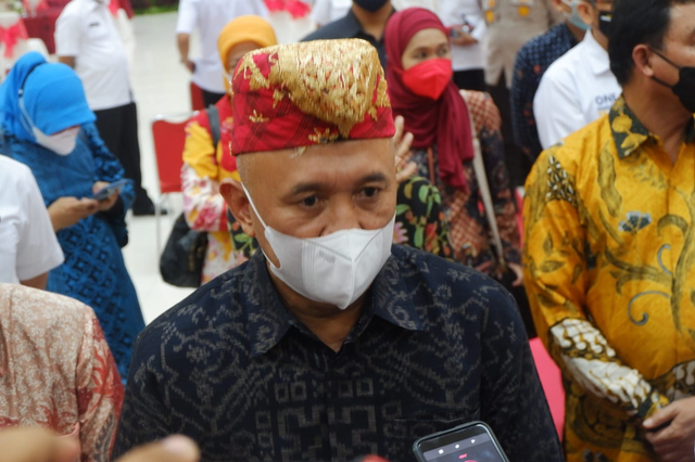 Menteri Koperasi dan UKM Teten Masduki saat diwawancarai awak media, Rabu (8/9) | Foto : Sidik Aryono/ Lampung Geh