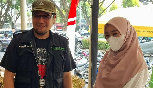 Larissa Chou (kanan) dan Sekjen Mualaf Center Indonesia. Foto: Instagram @hannykristianto