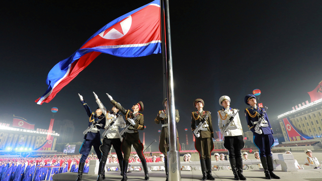 Parade paramiliter untuk menandai ulang tahun ke-73 republik di alun-alun Kim Il Sung di Pyongyang, Korea Utara, Kamis (9/9). Foto: KCNA via REUTERS