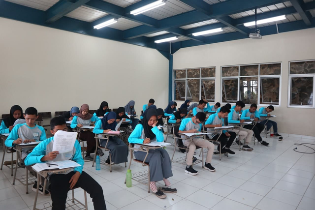 Peserta Beasiswa Perintis sedang mengikuti Try out learning Camp 1 pada Januari 2020. (Sumber Foto: Rumah Amal Salman). 