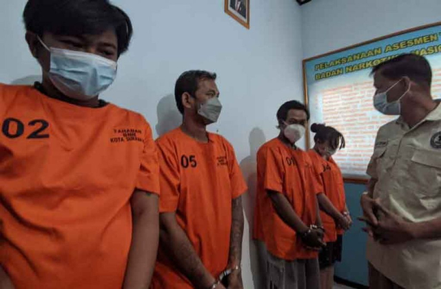 Sindikat Narkoba Surabaya Dibongkar, Sepasang Kekasih hingga Bandar Diamankan