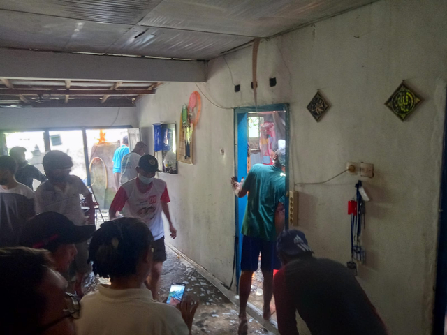 Diduga Korsleting Listrik, Si Jago Merah Lalap Bangunan Lantai 2 di Lampung (3)