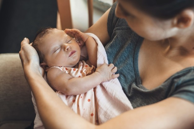 Cara Membersihkan Lidah Bayi yang Bisa Dicoba (646783)