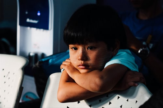 Tanda Awal Autisme yang Perlu Orang Tua Waspadai (8414)
