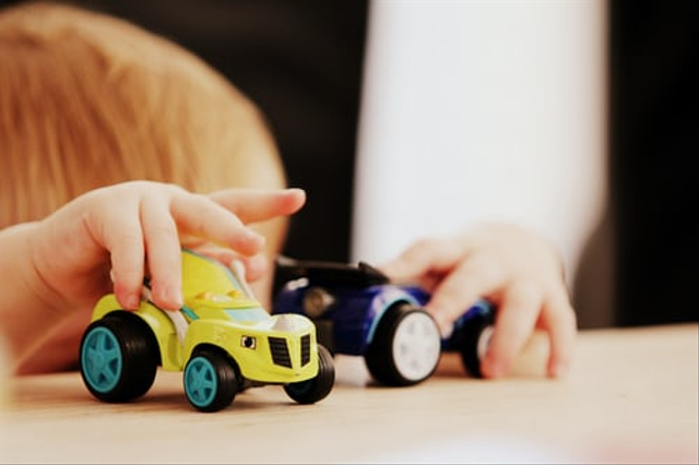 Tanda Awal Autisme yang Perlu Orang Tua Waspadai (8415)