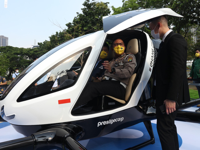 Foto: Taksi Terbang EHAng 216 Tampil Perdana di Senayan (390469)