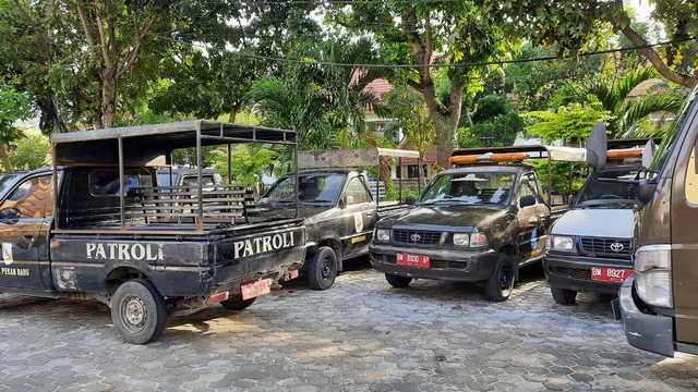 DERETAN mobil dinas milik Pemerintah Kota Pekanbaru. Setidaknya ada 2.350 unit kendaraan dinas Pemko menunggak bayar pajak kendaraan. 