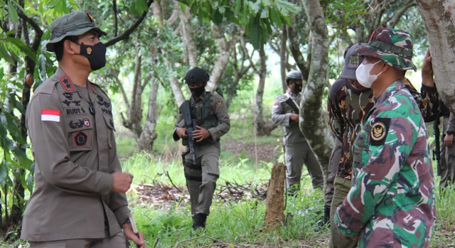 Irjen Rudy Sufahriadi Cek Personel Operasi Kelompok Teroris di Poso. Foto: Istimewa