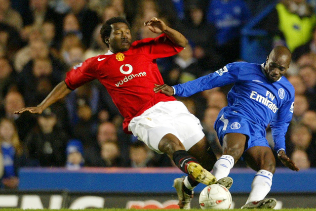 Eks pemain MU, Eric Djemba-Djemba (kiri).  Foto: JIM WATSON / AFP