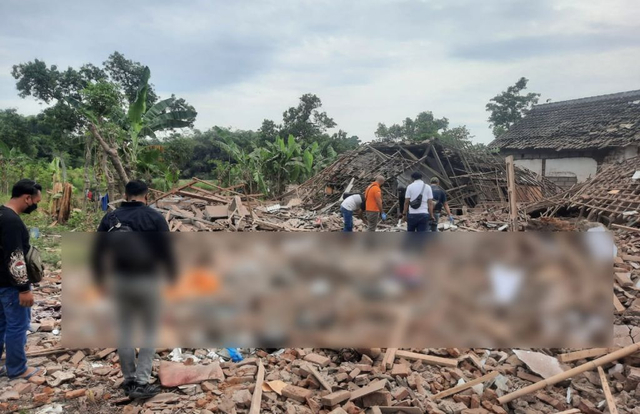 Ledakan Keras Terjadi di Pasuruan, Dua Rumah Hancur, Dua Orang Tewas