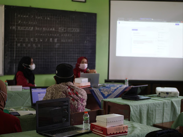 Mahasiswa PMM-UMM Menerapkan Penyusunan AKM di Gugus V Kec. Tumpang, Kab. Malang (146268)