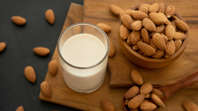 Manfaat Susu Almond bagi Ibu Menyusui (999571)