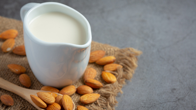 Manfaat Susu Almond bagi Ibu Menyusui (999572)