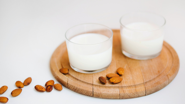 Manfaat Susu Almond bagi Ibu Menyusui (999573)
