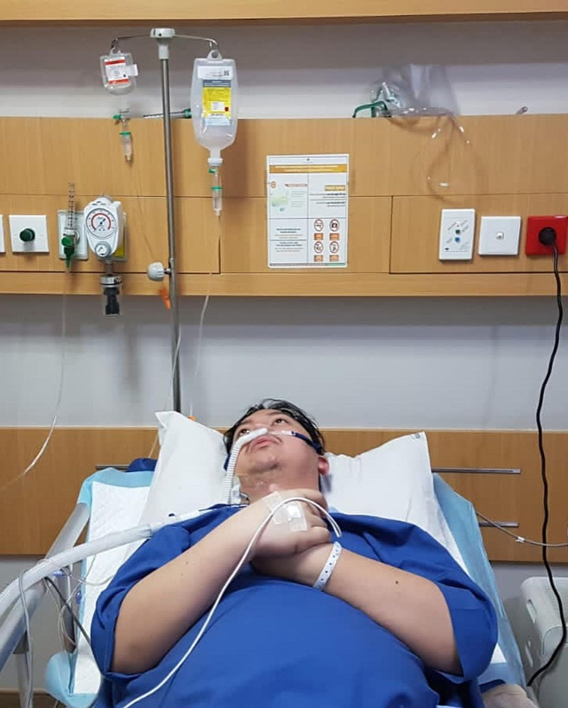 Chandra Liow saat dirawat di rumah sakit karena terinfeksi covid. Foto: Instagram/@chandraliow