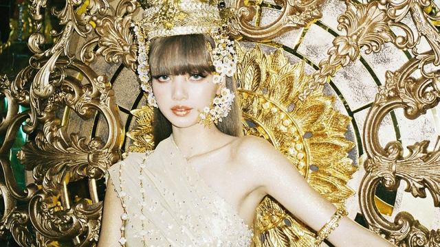 Potret Lisa Blackpink Pakai Busana Tradisional Thailand Bertabur Swarovski (13034)