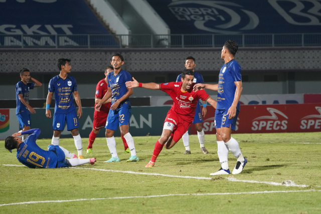 Pertandingan Persija Jakarta melawan PSIS Semarang pada pertandingan Liga 1 di Indomilk Arena, Tangerang, Minggu (12/9).
 Foto: Persija Jakarta