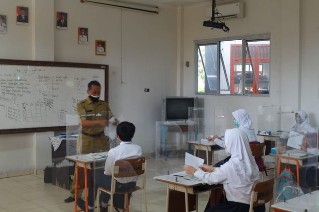 Walkot Bandar Lampung Pastikan Prokes Berjalan Saat Simulasi PTM Terbatas (3)