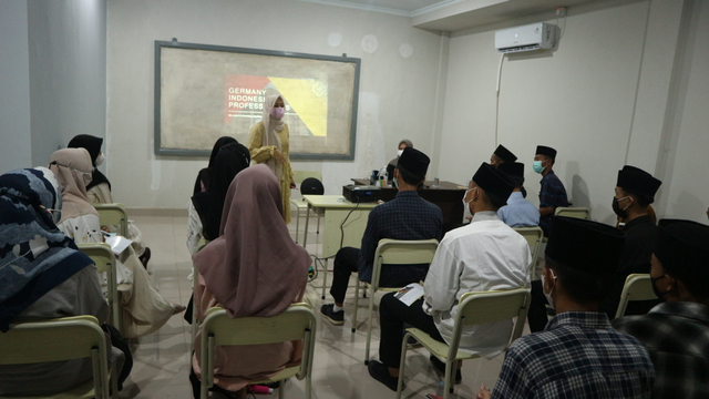 Program Magang Inkubasi Santri: Inovasi dalam Pendidikan Vokasi (11226)