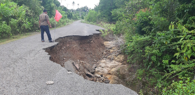 Jalan Rusak di Kawasan Wisata Pulo Aceh, Warga Harapkan Perbaikan (16089)