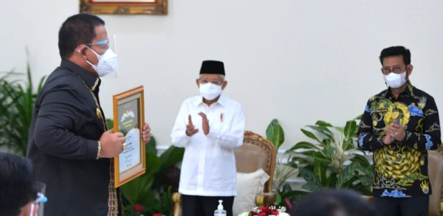 Provinsi Lampung Terima Penghargaan Peringkat Satu Peningkatan Produksi Padi (2)