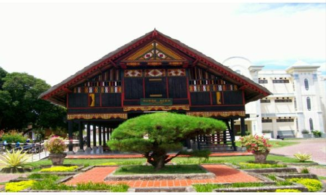 Rumah Krong Bade, Foto: Kemdikbud