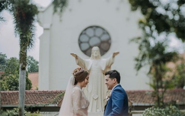 Dituding Pindah Katolik demi Menikah, Ini Penjelasan Anak Minati Atmanegara (54933)