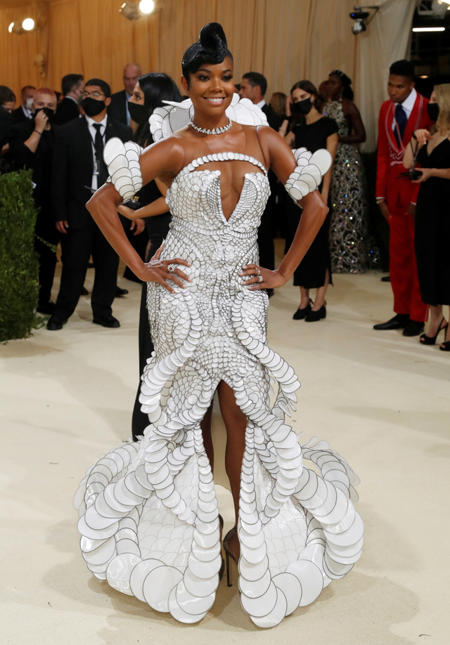 17 Potret Gaun Terbaik Selebriti di Met Gala 2021 (68878)