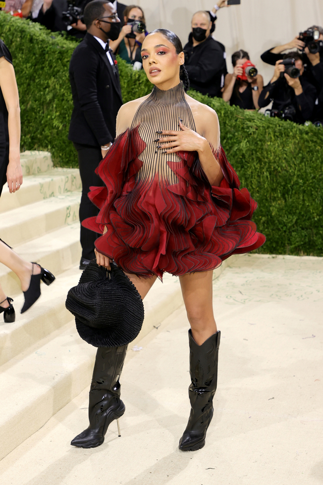 17 Potret Gaun Terbaik Selebriti di Met Gala 2021 (68869)