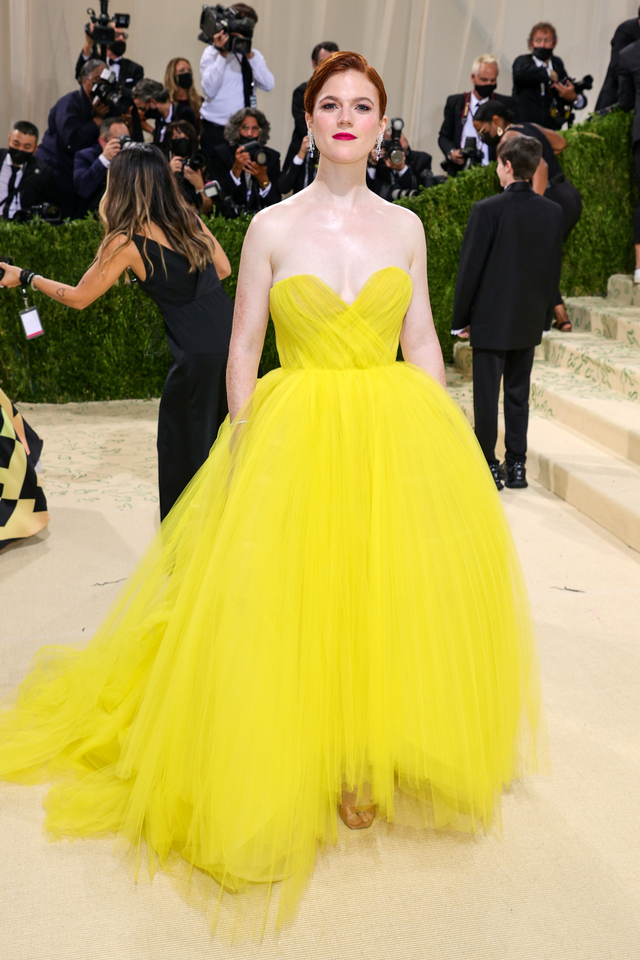 17 Potret Gaun Terbaik Selebriti di Met Gala 2021 (68877)