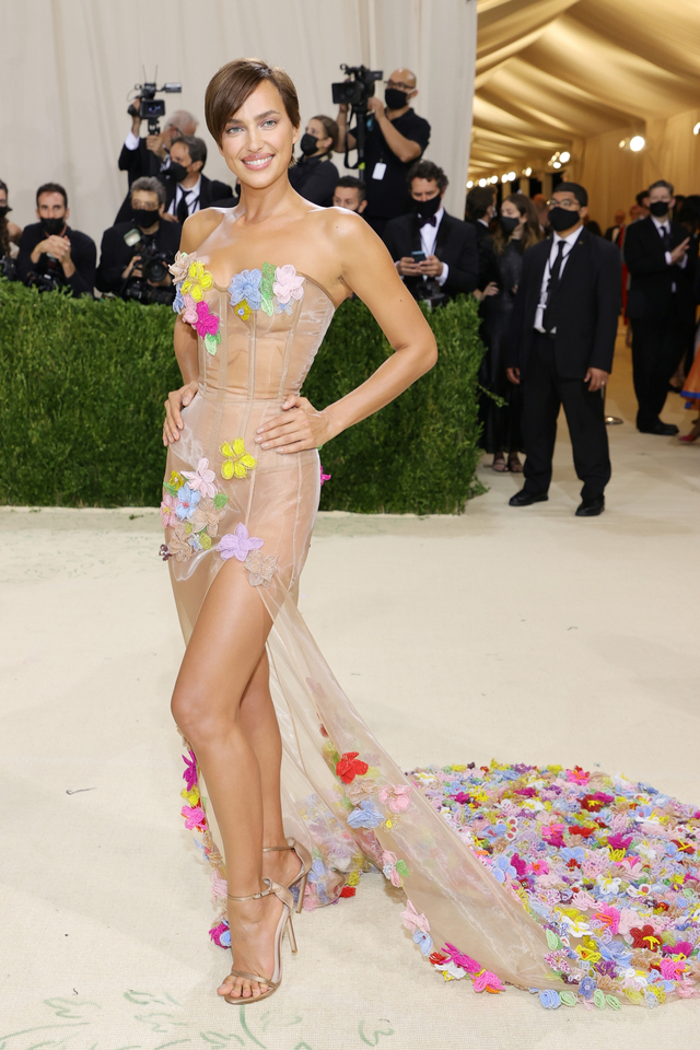17 Potret Gaun Terbaik Selebriti di Met Gala 2021 (68871)