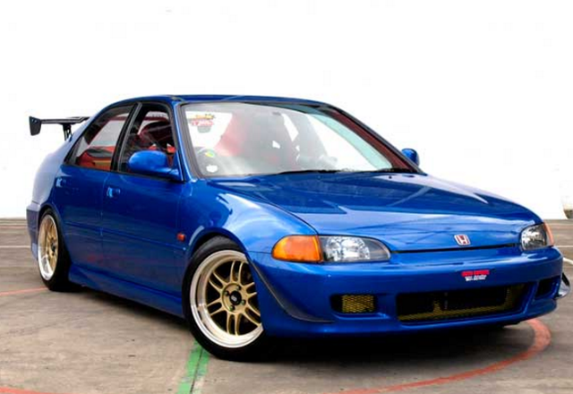 5 Mobil Sedan Tahun 90-an yang Masih Tetap Keren Dipakai Saat Ini (417342)